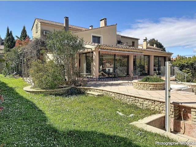 Sablet Ancienne magnaneraie avec piscine, parkings et vue re. 340m² Vaison la Romaine