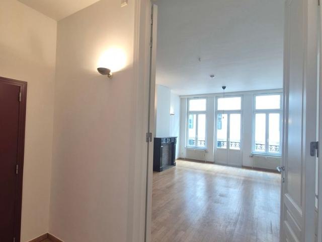 SABLON/TRONE: 123m2 apartment, heigh ceilings, recent building
