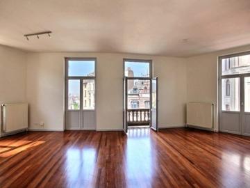 Sablon: Spacious 1 bed with a nice view