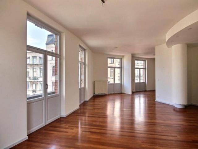 Sablon: Spacious 1 bed with a nice view