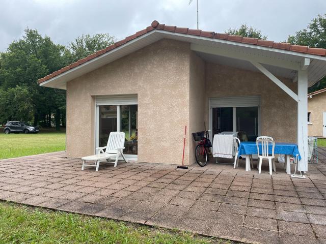 SABRES MAISON ET GARAGE SUR GRAND TERRAIN