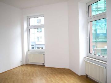 Sachsenhausen Nord, schöner Altbau mit 10 Einheiten, 8 Wohnungen + 2 Läden in guter Lage!