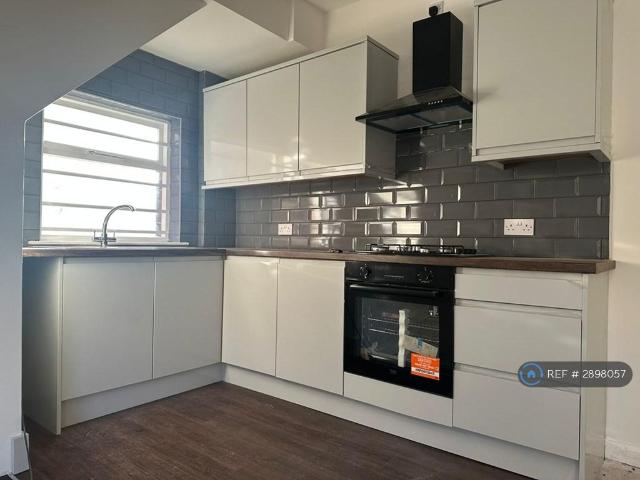 Sackville Street, Ravensthorpe. 1 bed terraced house to rent £650 pcm £150 pw