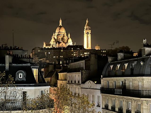 Sacre Cœur view stylish studio, Paris Amsterdam Apartments for Rent