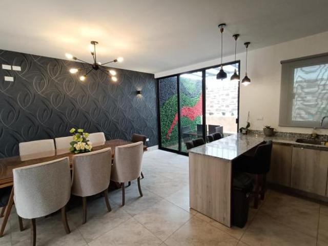 SACROMONTE HERMOSA CASA EN VENTA PRIVADA $2,700.000 3 RECAMARAS 3 BAÑOS 2 ESTACIONAMIENTOS