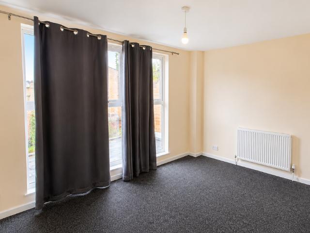 Saddleworth Square, Romford RM3, 5 bed terraced house to rent, £2,600 pcm | PrimeLocation