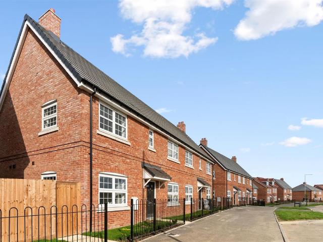 Saddle Close, Braintree CM7, 3 bed property to rent, £2,025 pcm | PrimeLocation