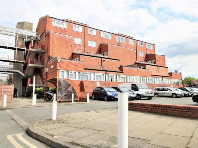 Sadler Close, Mitcham, CR4 4 bed maisonette to rent £2,350 pcm £542 pw