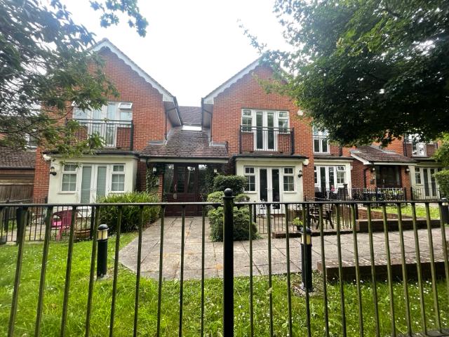 Sadlers Court, Winnersh, Wokingham RG41, 2 bed flat to rent, £1,500 pcm | PrimeLocation