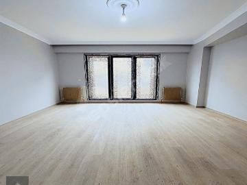 SAFA MAHALLESİNDE CADDEYE YAKIN GENİŞ 3+1 DAİRE RR204