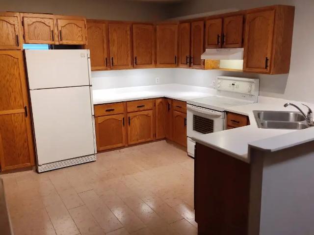 Safe Spacious Legal 1 Bed Large Kitchen and Bathroom! No Pet Fee!
