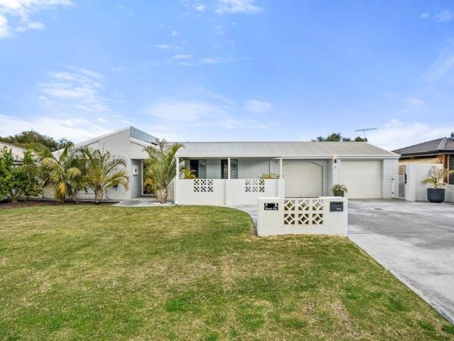 SAFETY BAY STUNNER COASTAL LIVING AT ITS BEST!