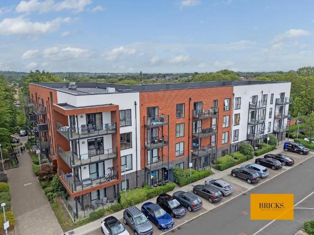 Safflower Lane, Romford RM3 2 bed apartment to rent £2,000 pcm £462 pw