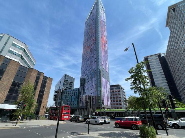 Saffron Central Square, Croydon, CR0 1 bed apartment to rent £1,500 pcm £346 pw