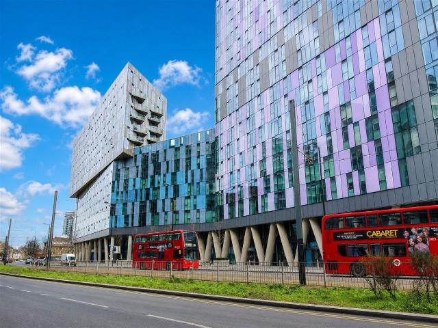 Saffron Central Square, Croydon CR0, 1 bed flat to rent, £1,475 pcm | PrimeLocation