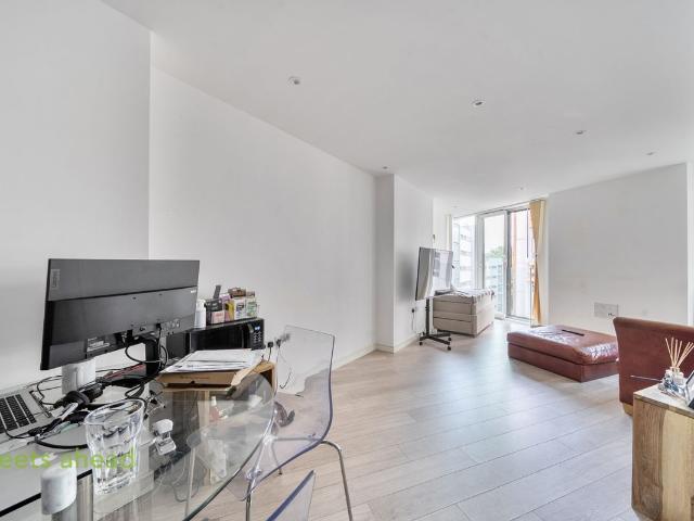 Saffron Central Square, Croydon CR0, 1 bed flat to rent, £1,500 pcm | PrimeLocation