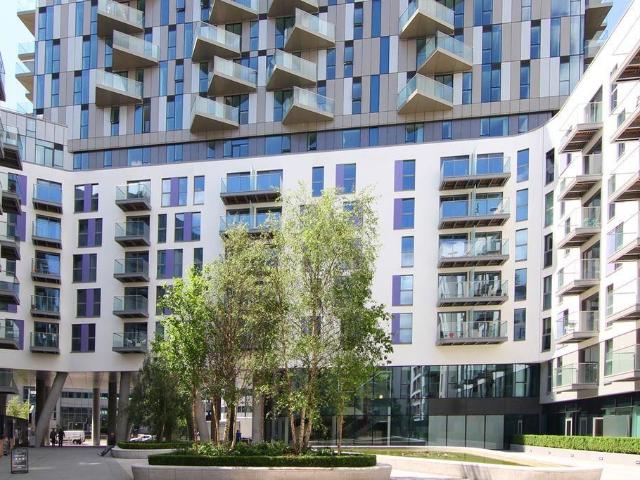Saffron Central Square, Croydon CR0, 2 bed flat to rent, £1,800 pcm | PrimeLocation