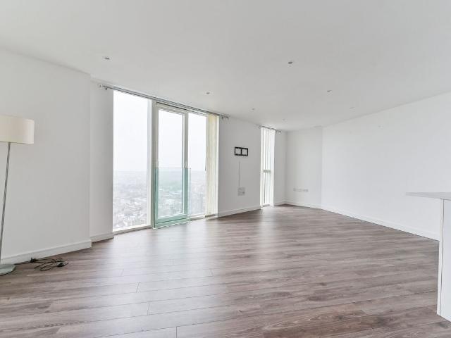 Saffron Central Square, East Croydon, Croydon CR0, 3 bed flat to rent, £2,500 pcm | PrimeLocation
