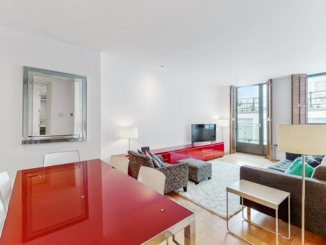 Saffron Hill, EC1N 2 bed apartment to rent £3,650 pcm £842 pw