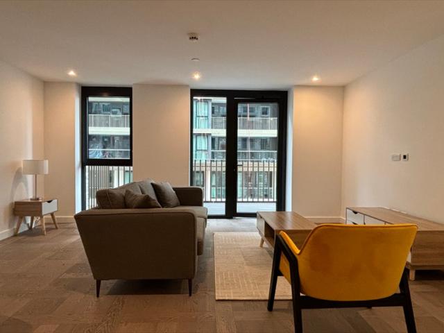 Saffron Wharf, Merino Gardens, E1W 2 bed apartment to rent £3,900 pcm £900 pw