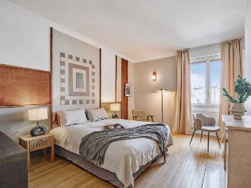 Safir 3 bedrooms and balcony in Trocadero, Paris Amsterdam Apartments for Rent