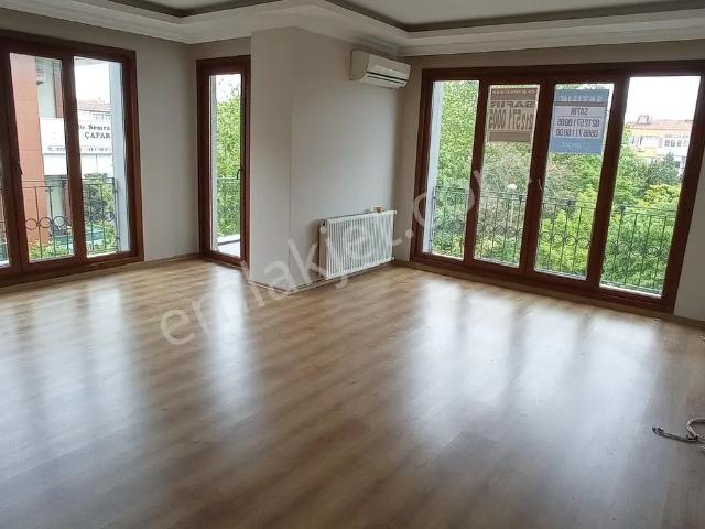 Safir Bakırköy Gayrimenkul'den İncirli Caddesi Üzeri 3+1 Daire