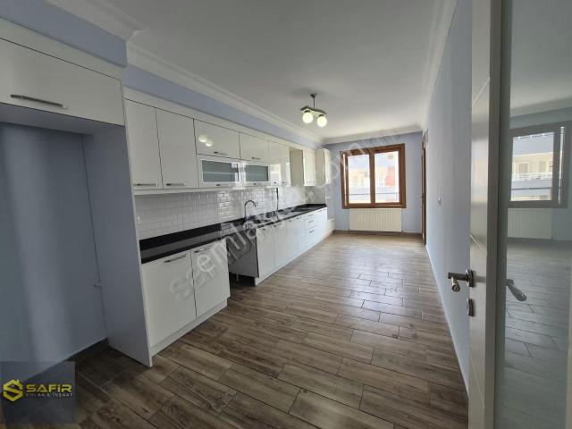 Safir'den Kışlaya Yürüme Mesafesinde Geniş 3+1 Kiralık Daire!