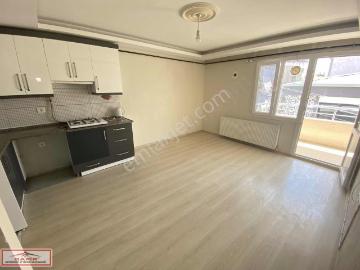 Safir'den Kiralık Kadın Doğum Hst.karşısı Balkonu Doğalgazlı 2+1