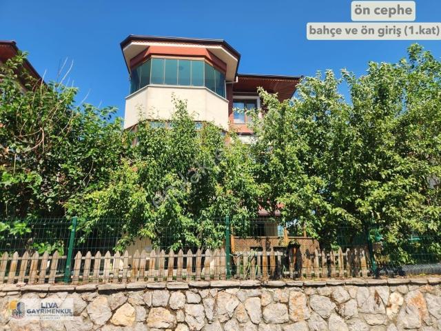 Safranbolu Barış Mahallesinde Satılık 6+2 Tripleks Villa