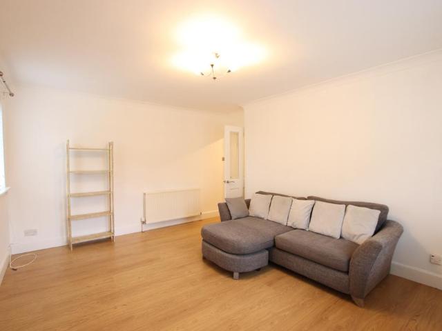 Saggar Street, Dundee, DD2 2 bed flat to rent £750 pcm £173 pw