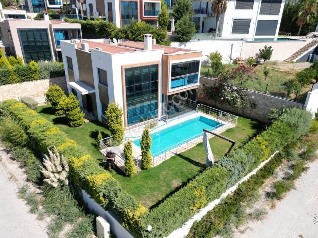 Sahıle avm'ye Yakın Manzara özel Havuz/otopark 500 M2 Bahçe modern Mımarı tamamı Müstakil