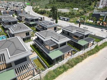 Sahıle Yakın 7/24 Güvenlik bahçe otopark özel Havuz ultra Lüx vrf kombi 6+1 tamamı Müstakil