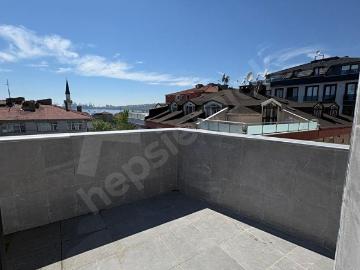SAHİLE YAKIN DENİZ MANZARALI VE OTOPARKLI 3+2 DUBLEX DAİRE