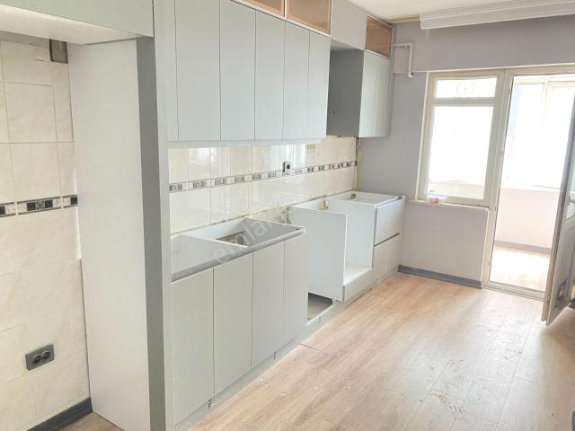 Sahibinden Merkezi Konumda | Esenyurt Akkent Sitesi’nde 140 M² Geniş 3+1 Tadilatlı Daire