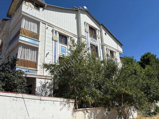 Sahibinden Merkezi Yerde Müstakil Binada Eşyalı 3+1 Daire