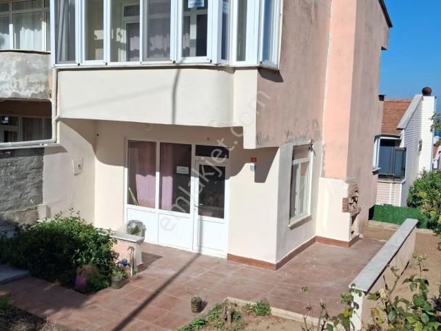 Sahibinden Çınarcık Esenköy Liman Mahallesi'nde 3 Tarafı Bahçeli Deniz Manzaralı 2+1 Villa