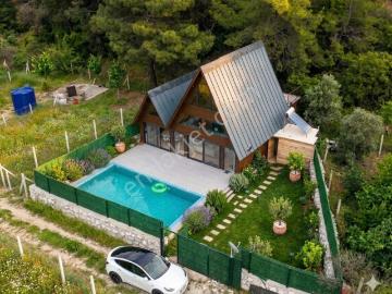 Sahibinden Ormanın Kalbinde Isıtmalı Havuz Ve Şömineli 162m² Bungavilla