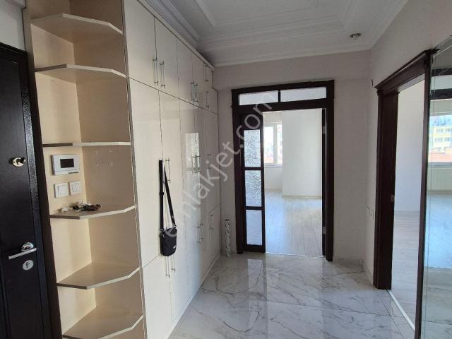 Sahibinden Aydınlıkevler Mahallesinde 3+1 Bakımlı Daire