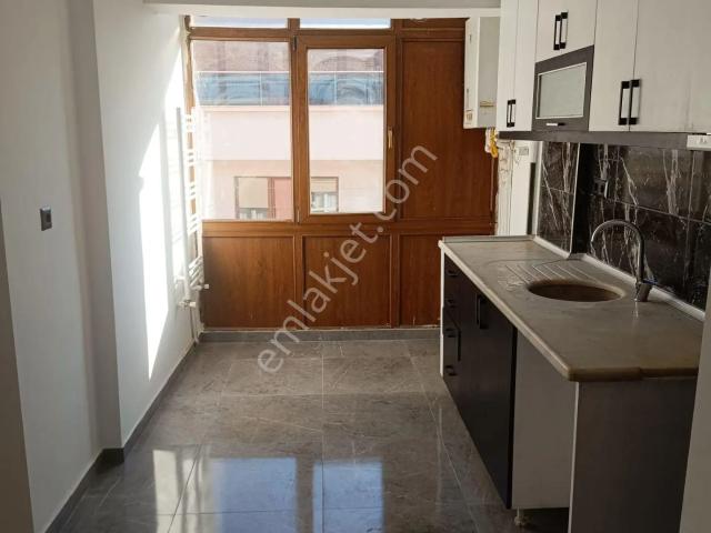 Sahibinden Aydınlıkevlerde İçi Yenilenmiş Güney Cephe Kiralık