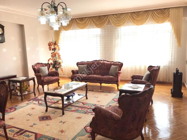 Sahibinden Asansörlü Dört Dairelik Aile Apartmanından Kiralık Lüx Daire