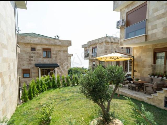 Sahibinden Büyükçekmece Bahçelievler’de 5+1 Site İçi Villa