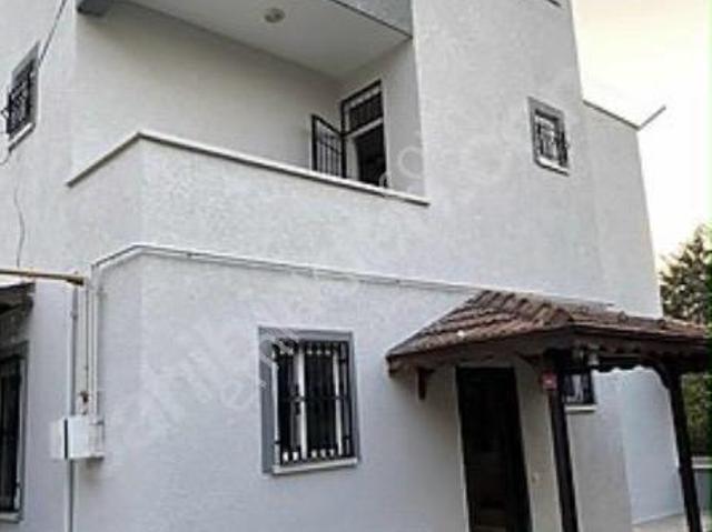 Sahibinden Bahçeli Müstakil Çamlar İçinde Nezih Sitede Villa