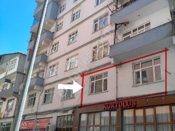 Sahibinden Borçka Çarşı Merkezinde 160 M² – Arkasında Müstakil Yaşam Alanı Olan 4+1 Geniş Daire