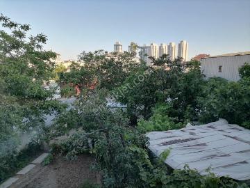 Sahibinden Cadde Üstü 3katlı Doğalgazlı Bahçeli Ev