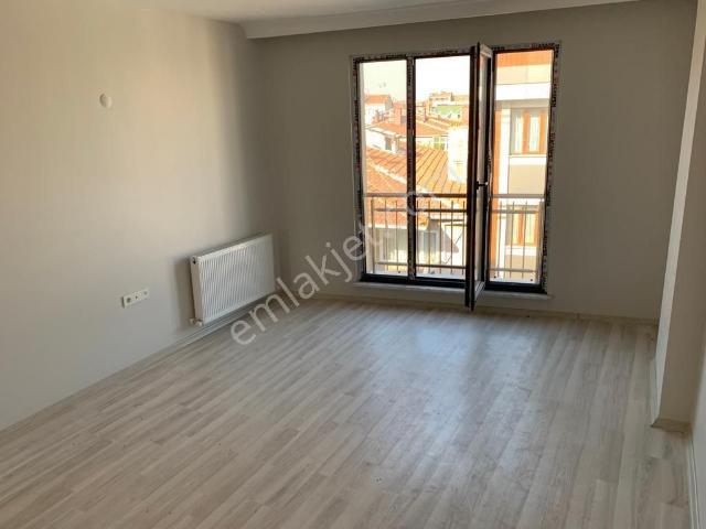 Sahibinden Cevatpaşa Millet Caddesi Cadde Üstü 3 Yıllık Dubleks Daire