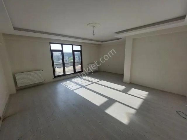 Sahibinden Demirci De Cadde Üzeri Çok Temiz Kiralık Daire