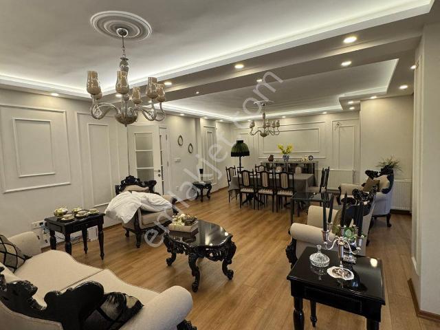 Sahibinden Florya’da Arsa Payı Yüksek Net 160 M2 4+1 Arakat Daire