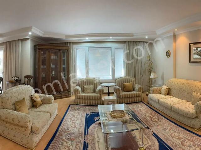 Sahibinden Florya Şenlikköy Cad. 2.bina | 180m² 3+1 | Arakat | Otoparklı