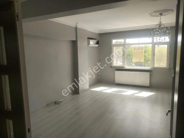 Sahibinden Florya Sapağı Gültepe'de Geniş 3+1 Kiralık 2.kat Daire