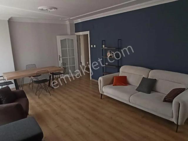Sahibinden Foruma Çok Yakın Sahil Kısmında Nezih Bir Sokak Ve Apartmanda